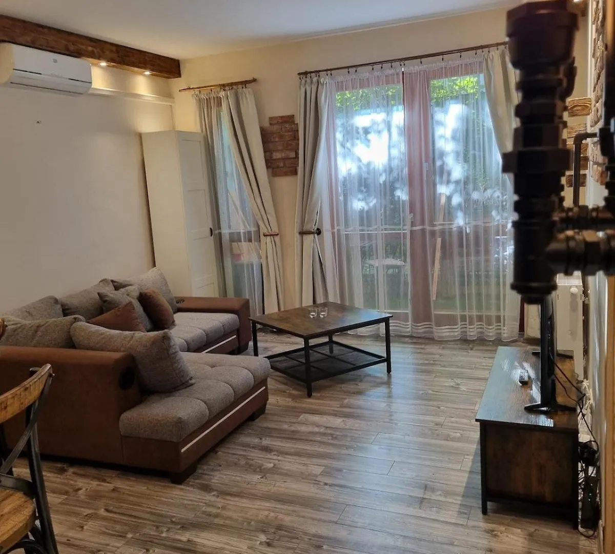 Center Budapest Vintage Home