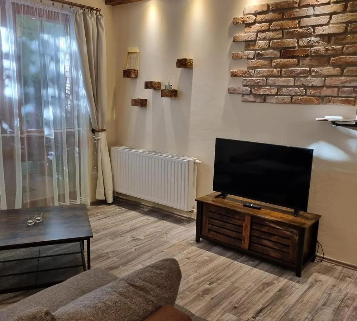 Center Budapest Vintage Home