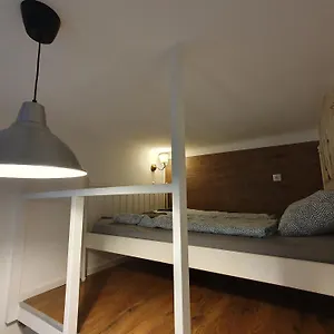 Cozy With Air Condition Freshly Renovated Appartamento