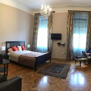 Diamonds With 2 Near Guzsdu Udvar Apartman