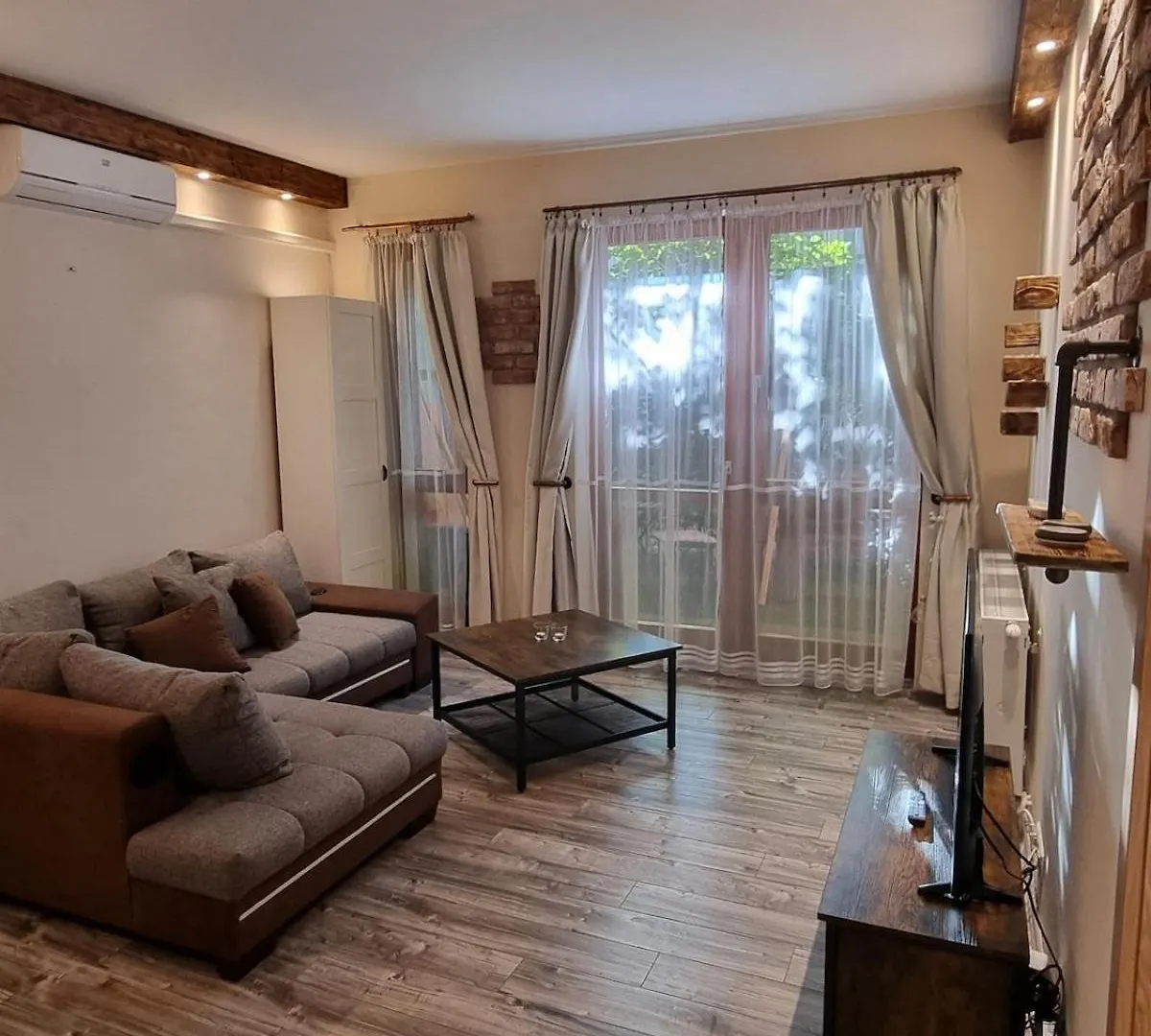 Center Budapest Vintage Home contacts